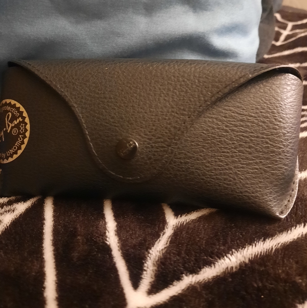 RAY BAN CASE 🕶️💓 - Picture 2 of 3